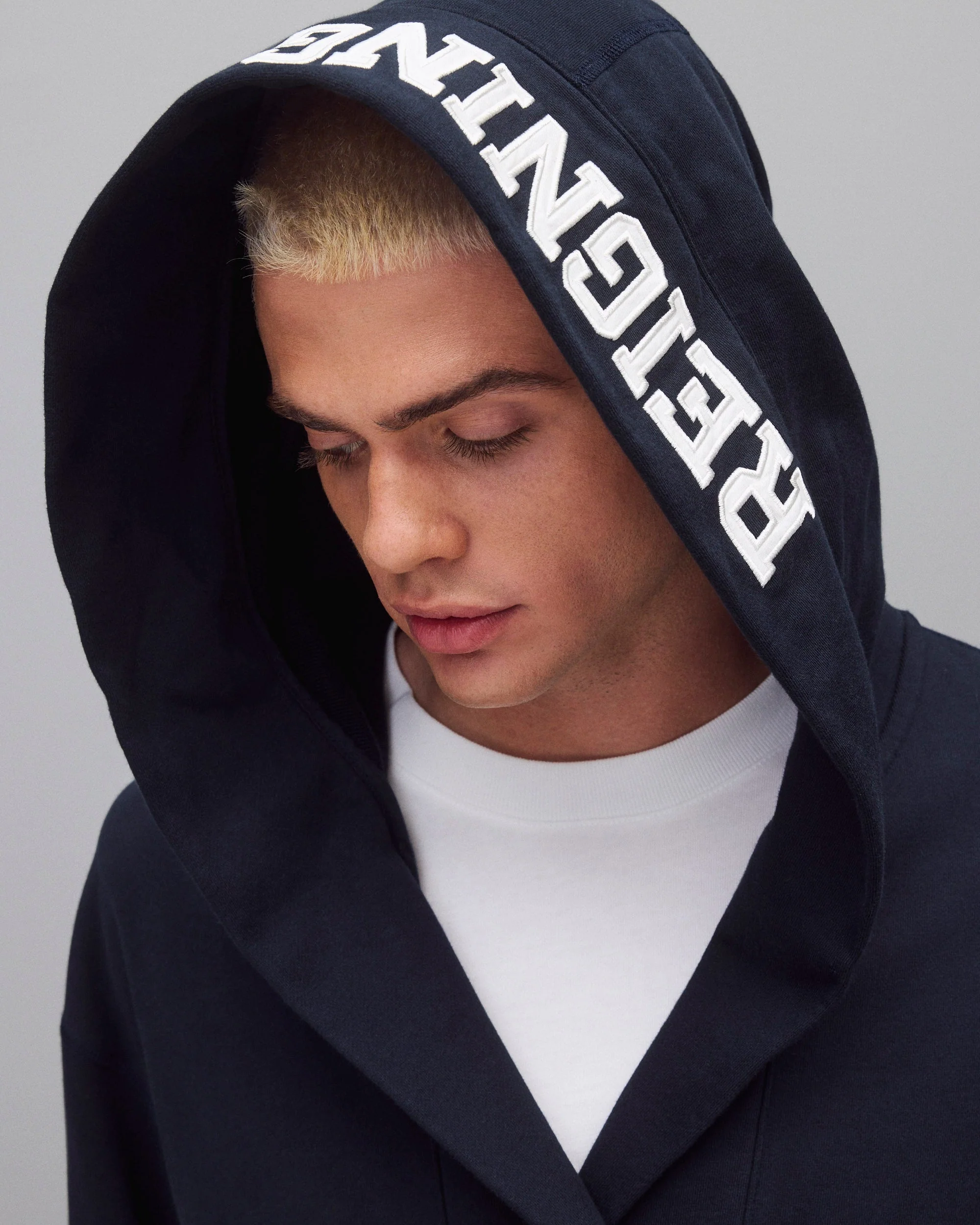 Midweight Terry Logo Relaxed Hooded Robe - Image 6